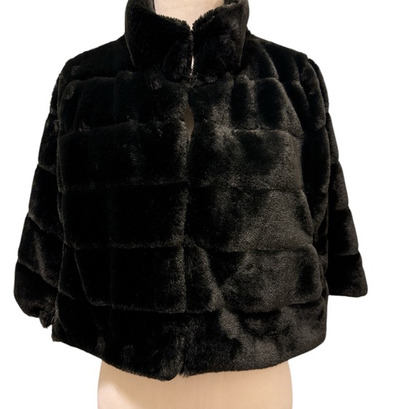 BCBGeneration Faux-Fur Cape new - Picture 6 of 11